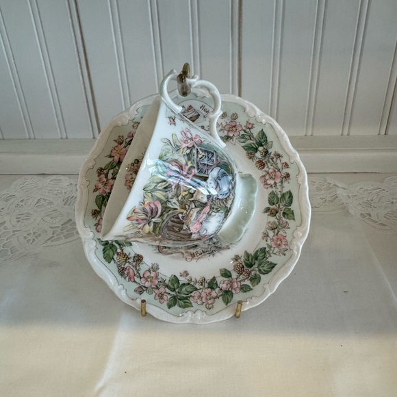 Adorable Royal Doulton Summer Tea Plate with Teacup - Picture 1 of 10